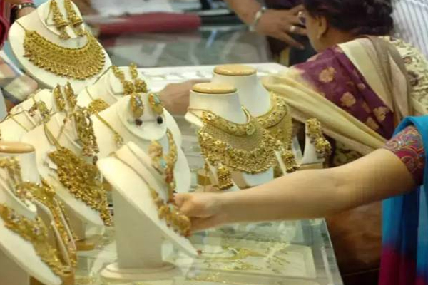 இலங்கையில் பாரியளவில் வீழ்ச்சியடைந்த தங்கத்தின் விலை! | Today S Status Of Gold Prices In Sri Lanka