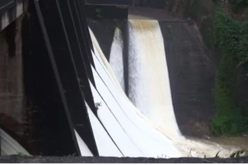 முல்லைத்தீவில் பாரிய வெள்ளம் : நான்கு வான் கதவுகள் திறப்பு