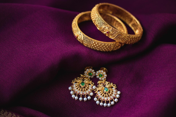 රන් මිල තවත් ඉහළට - පවුමක මිල රු. 339,000 දක්වා උඩ යයි | Gold Rate Today Updated Prices In Sri Lanka රන් මිල තවත් ඉහළට - පවුමක මිල රු. 339,000 දක්වා උඩ යයි | Gold Rate Today Updated Prices In Sri Lanka