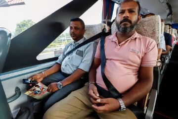 අධිවේගයේ යන බස්වල ආසන පටි නැත්නම් හෝ නොදැම්මොත් නීතිය තදින්ම- පෑලියගොඩදී විශේෂ දැනුවත් කිරීමේ මෙහෙයුමක්