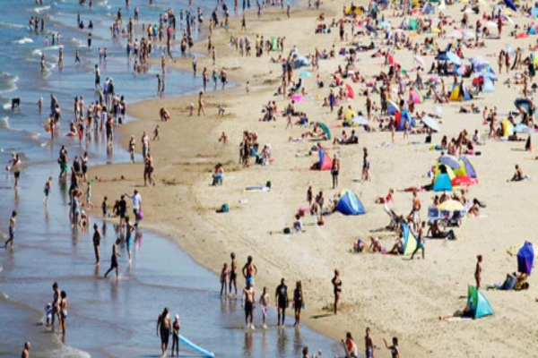 கடற்கரையில் காதலர்கள் உல்லாசம்; கொந்தளித்த மக்கள் - அரசு அதிரடி! | Netherland Banned Public Sex And Nude In Beach