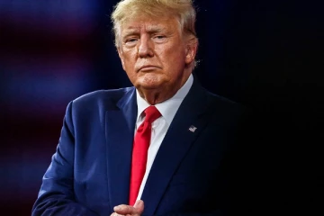 හිටපු අමෙරිකානු ජනපති ඩොනල්ඩ් ට්‍රම්ප් අත්අඩංගුවට.