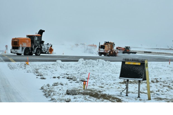 ரொறன்டோவில் பதிவான அதிக வாகன விபத்துக்கள் | Dozens Of Crashes As Winter Storm Hits Gta