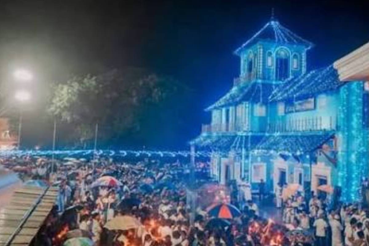 பலத்த பாதுகாப்புடன் ஆரம்பமாகும் தேவேந்திரமுனை பெரஹர - குவிக்கப்பட்டுள்ள பொலிஸார் | Devendramunai Vihara Perahara Procession Safety பலத்த பாதுகாப்புடன் ஆரம்பமாகும் தேவேந்திரமுனை பெரஹர - குவிக்கப்பட்டுள்ள பொலிஸார் | Devendramunai Vihara Perahara Procession Safety
