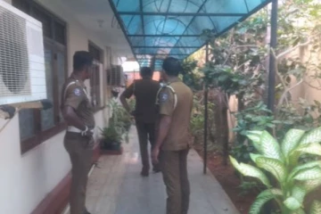 யாழில் விடுதி ஒன்றில் 12 வயது சிறுமி சடலமாக மீட்பு