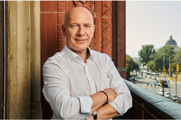 ஜேர்மன் தலைநகர் பெர்லினில் இருளில் மூழ்கிய 45,000 வீடுகள்: மேயர் குற்றச்சாட்டு | Mayor Slams Left Extrimists For Berlin Power Cut