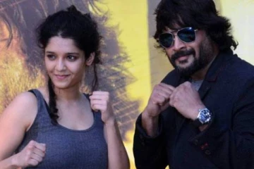 நடிகைகள் புகைப்படத்தை வைத்து அத செய்றாங்க!! மேடையில் வேதனையை கொட்டிய மாதவன் பட நடிகை..