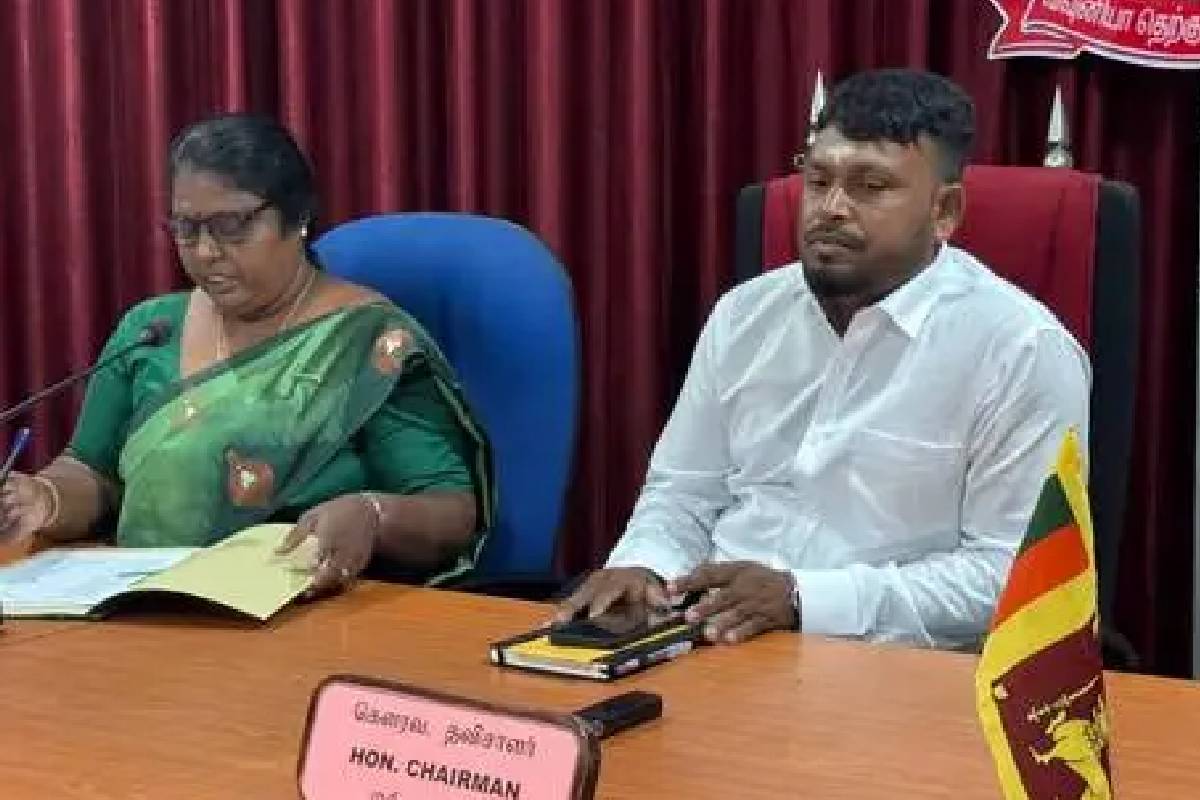 சர்ச்சையை ஏற்படுத்திய பதிவு..! வவுனியா தெற்கு பிரதேச சபை தவிசாளர் ஊடகங்களுக்கு விடுத்துள்ள கோரிக்கை | Came To Serve Not Live Luxuriously Vavuniya Chief சர்ச்சையை ஏற்படுத்திய பதிவு..! வவுனியா தெற்கு பிரதேச சபை தவிசாளர் ஊடகங்களுக்கு விடுத்துள்ள கோரிக்கை | Came To Serve Not Live Luxuriously Vavuniya Chief