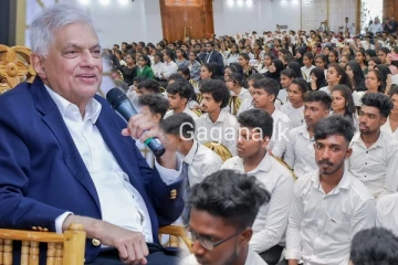 ජනපති රටේම තරුණ තරුණියන් වෙනුවෙන් දුන් පොරොන්දුව මෙන්න..(PHOTOS)