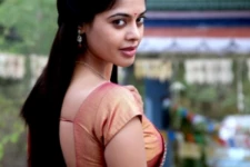 இடுப்பை காட்டி மயக்கும் பிக் பாஸ் நடிகை பிந்து மாதவி.. வாயடைத்து போன ரசிகர்கள்..