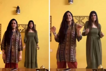 உடல் எடை குறைத்து மகளுக்கு இணையான அழகில் குஷ்பூ- அவருக்கு பாடகி போட்ட பதிவு