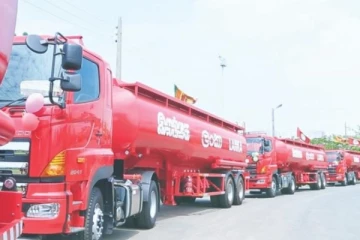 ඉන්ධන ප්‍රමාදයක්ද..? පෞද්ගලික ටැංකි හිමියන්ගෙන් හිමියන්ගෙන් ප්‍රකාශයක්