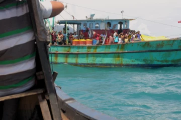 சட்டவிரோதமாக படகு மூலம் ஐரோப்பா செல்ல முற்பட்ட 50 இலங்கையர்கள் கைது