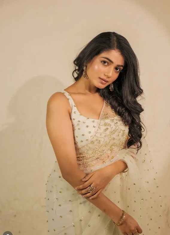 பிக்பாஸில் இருந்து சமீபத்தில் வெளியேறிய வியானாவின் அழகிய போட்டோஸ் 8 Gallery