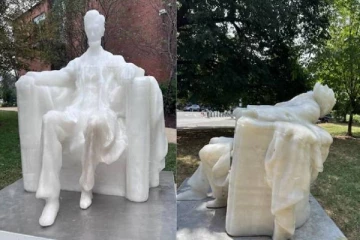 அமெரிக்காவில் வெப்பத்தால் உருகிய ஆபிரகாம் லிங்கனின் சிலை!