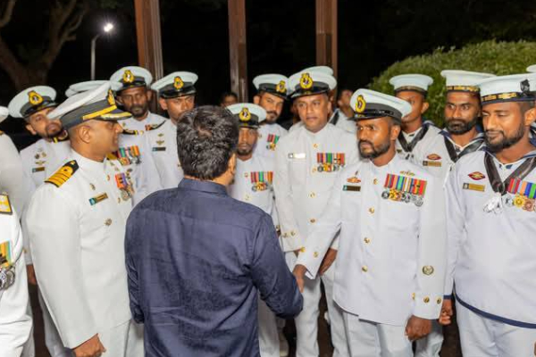 திருகோணமலை கடற்படைத் தளத்திற்கு விஜயம் மேற்க்கொண்ட ஜனாதிபதி அநுர | President Anura Visits Trincomalee Naval Base திருகோணமலை கடற்படைத் தளத்திற்கு விஜயம் மேற்க்கொண்ட ஜனாதிபதி அநுர | President Anura Visits Trincomalee Naval Base