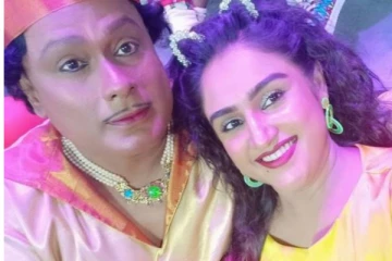 எம்ஜிஆர். ஐயும் மிஞ்சிய வேற லெவல் மேக்அப்பில் கலக்கிய மொட்ட தாத்தா! ஜோடியான வனிதா... லீக்கான புகைப்படங்கள்