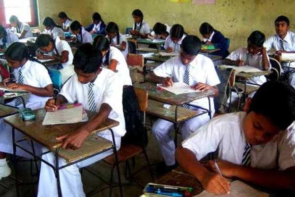 பிரபல பாடசாலையில் மாணவர்களிடமிருந்து 9 லட்சத்திற்கு மேற்பட்ட ரூபா அறவீடு! | 9 Lakh Rupees Charity From Students Blamed Parents