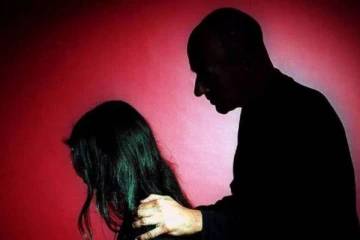 மதுபோதையில் பெற்ற மகளுக்கே பாலியல் வன்கொடுமை... தந்தை கொடூரம்!