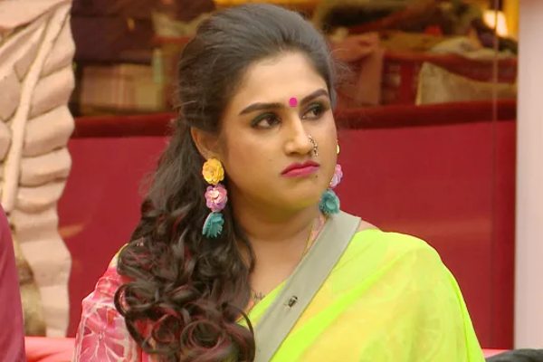 பிக் பாஸ் வீட்டிற்குள் முக்கிய போட்டியாளர் ஒருவர் செல்ல காரணமாக இருந்தது வனிதா தானாம்.. யார் அந்த போட்டியாளர் தெரியுமா | Vanitha Is Reason Behind For Robert Entry In Bb