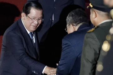 கம்போடிய பிரதமருக்கு நேர்ந்த துயரம்!