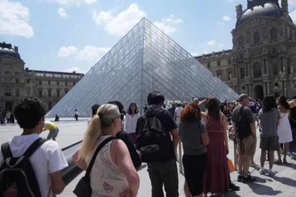 பெரும் பரபரப்பை ஏற்படுத்திய பிரான்ஸ் அருங்காட்சியகம் தொடர்பில் அதிர்ச்சியளிக்கும் ஒரு தகவல் | 10Million Euro Ticket Fraud At Louvre Museum