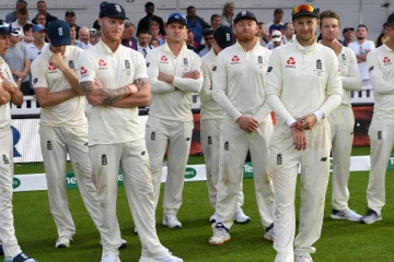 இங்கிலாந்து அணியில் கொரோனா... அந்தரத்தில் ஆஷஸ் டெஸ்ட்!