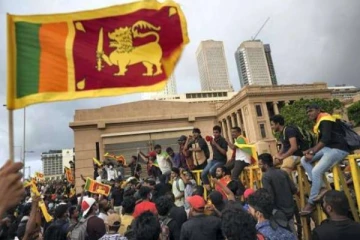 பாரியளவில் கடனில் தவிக்கும் இலங்கை மக்கள்!