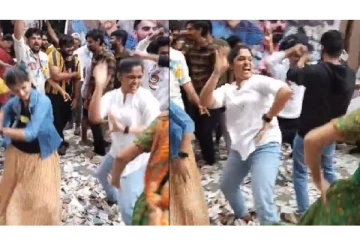 23 ஆண்டுகளுக்கு பிறகு வெளியான திரைப்படம் - தியேட்டரில் இளம்பெண்கள் செய்த காரியம்!