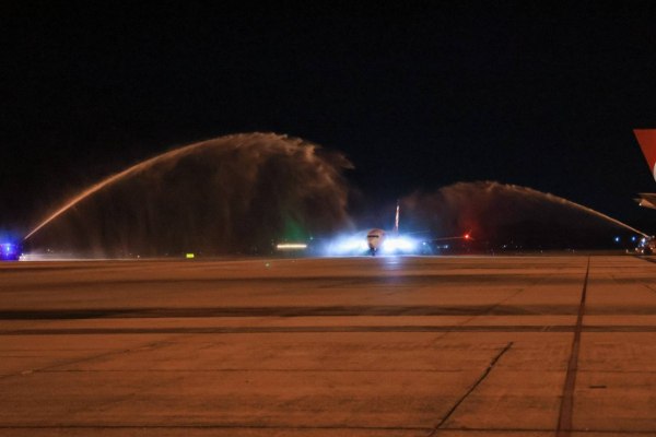 அதிகளவான பயணிகளுடன் போலந்தில் இருந்து இலங்கைக்கு வந்த முதல் விமானம் | First Flight From Poland To Sri Lanka