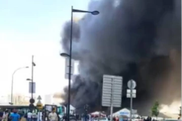 பிரான்ஸ் தலைநகர் பரிசில் பாரிய தீப்பரவல் (PHOTOS)