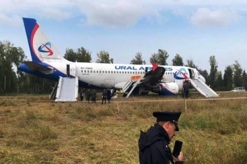 ரஷ்யாவில் நடுவானில் ஏற்பட்ட குழப்பம்! 159 பயணிகளுடன் அவசரமாக தரையிறக்கப்பட்ட விமானம்