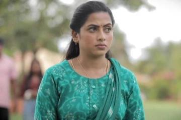 நீயெல்லாம் நாயகியா நடிக்க மாட்ட, நீயெல்லாம் Artistஆ.. அய்யனார் துணை நடிகை மதுமிதாவை விமர்சித்த இயக்குனர், யார் அது?