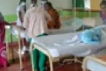 විෂ දුම ආග්‍රහණය වීමෙන් පාසල් සිසුන් හා ගුරුවරුන් රෝහලේ (VIDEO)