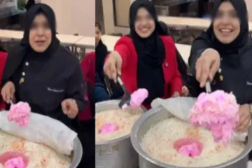 என்னது ஐஸ்கிரீமில் பிரியாணியா? எல்லை மீறி போறீங்கடா - கதிகலங்க வைத்த வீடியோ!