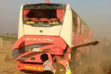 பாகிஸ்தானில் பேருந்து விபத்துக்குள்ளானதில் 10 பேர் பலி