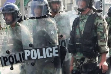 ஈரானில் பொலிஸ் வாகனங்கள் மீது பயங்கரவாத தாக்குதல் - 10 பொலிஸார் உயிரிழப்பு!