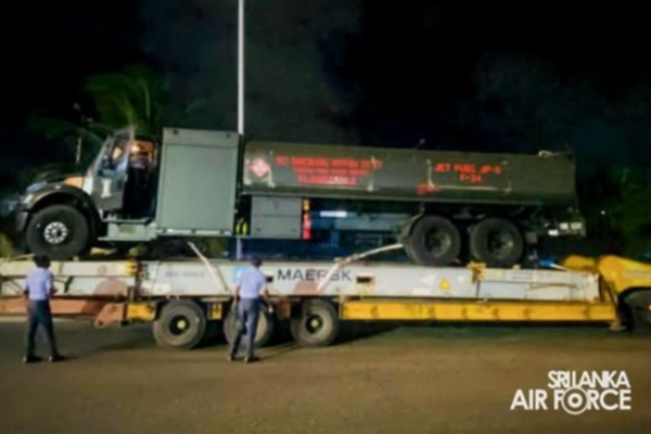அமெரிக்காவினால் இலங்கைக்கு கிடைத்துள்ள அன்பளிப்பு | Usa Donates 2 Aircraft Fuel Trucks