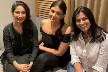 வயிற்றில் கையை வைத்து கர்ப்பத்தை மறைத்த ஐஸ்வர்யா ராய்? கொளுத்தி போட்ட நெட்டிசன்கள்… வைரலாகும் புகைப்படம்