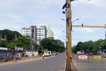 ஞாயிறு முழு ஊரடங்கு: வெறிச்சோடிய சாலைகள்- தீவிர சோதனையில் காவல் துறையினர்