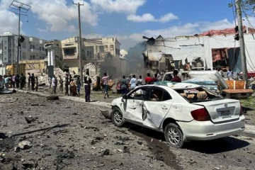 சோமாலியா தலைநகரில் கார் குண்டு தாக்குதல் : 8 பேர் பலி