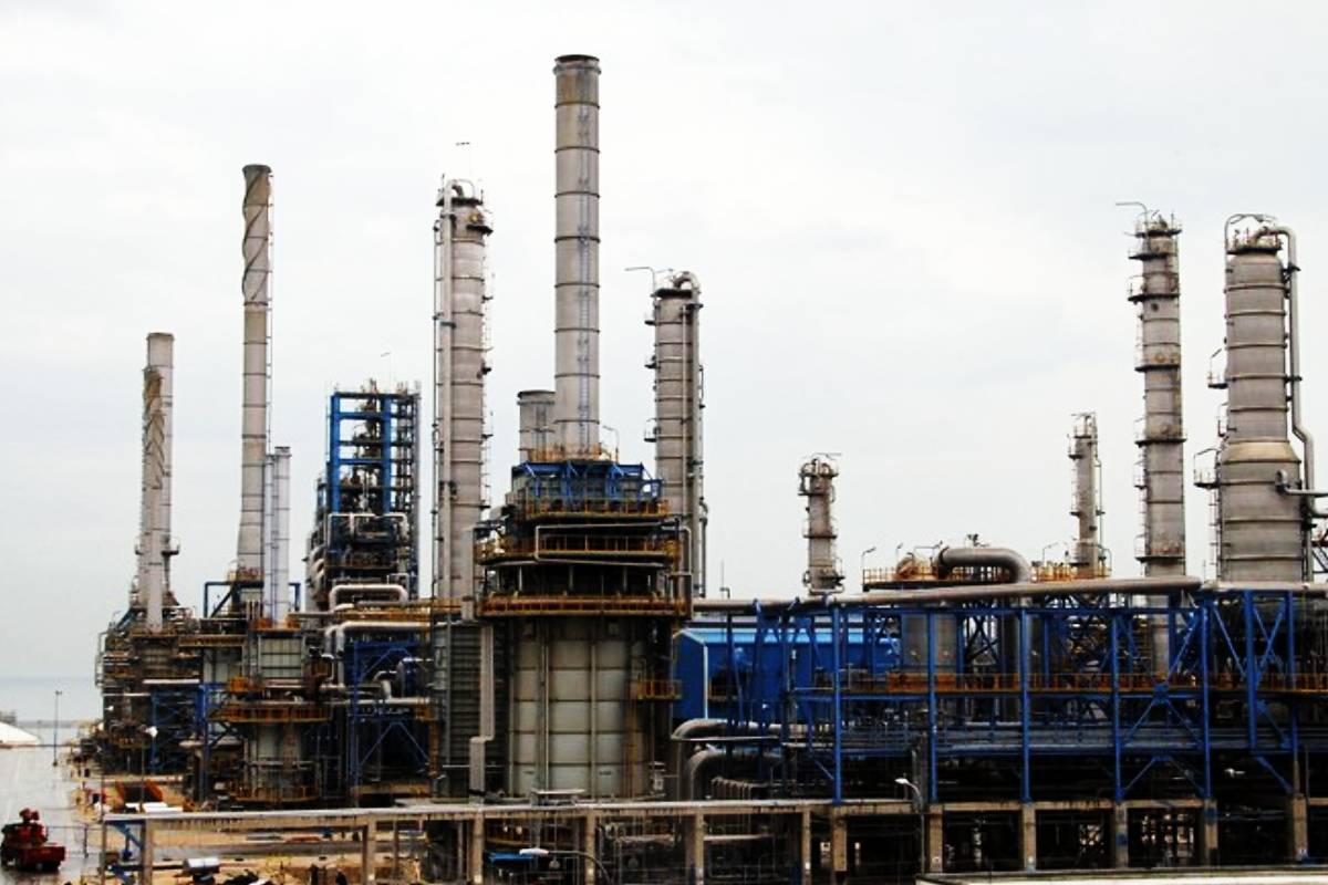 ஈரானின் பொருளாதார முதுகெலும்பான சவுத் பார்ஸ் ஆலை மீது தாக்குதல்: அடுத்தடுத்துப் பலத்த வெடிப்புச் சத்தங்கள் | Explosions At South Pars Petrochemical Iran ஈரானின் பொருளாதார முதுகெலும்பான சவுத் பார்ஸ் ஆலை மீது தாக்குதல்: அடுத்தடுத்துப் பலத்த வெடிப்புச் சத்தங்கள் | Explosions At South Pars Petrochemical Iran