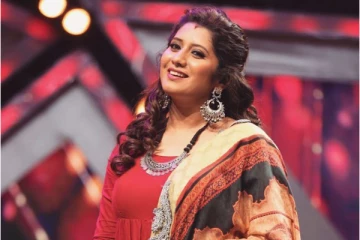 குடும்பத்தின் முதல் வாரிசு..கையில் குழந்தையுடன் விஜய் டிவி பிரியங்கா..!