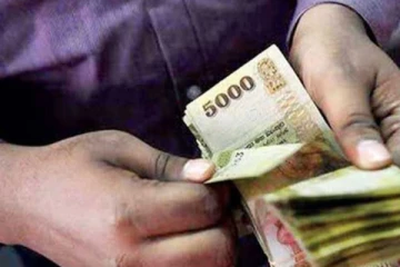 9,883 மீனவர்களுக்கு 5,000 ரூபாய் கொடுப்பனவு