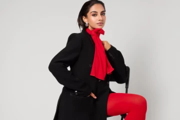 வித்தியாசமான உடையில் நடிகை மீனாட்சி சவுத்ரி.. லேட்டஸ்ட் ஸ்டில்கள்