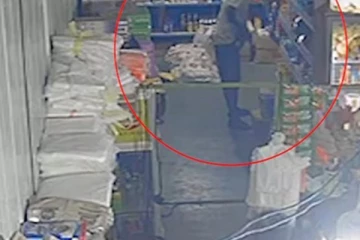 யார் இவர்? மக்களின் உதவியை கோரும் பொலிஸ்!