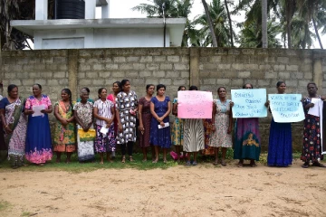 யாழ் 'பாலாவி முகாம்' மக்கள் போராட்டம் முன்னெடுப்பு (படங்கள்)