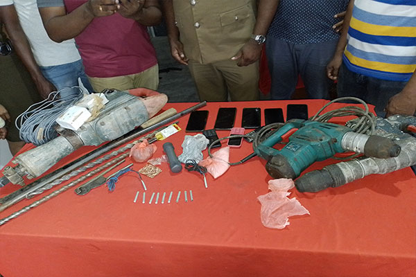 யாழில் தென்னிலங்கையர்கள் உட்பட 7 பேர் அதிரடியாக  கைது | 7 Arrested In Jaffna Including South Lankans