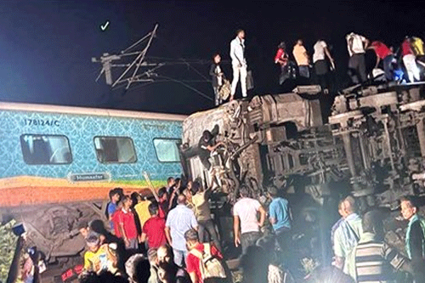 ரயில்கள் மோதி விபத்து - 50க்கும் மேற்பட்டோர் உயிரிழப்பு? | More Than 50 Killed In Train Collision ரயில்கள் மோதி விபத்து - 50க்கும் மேற்பட்டோர் உயிரிழப்பு? | More Than 50 Killed In Train Collision