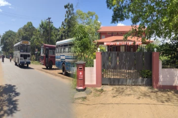 அரச திணைக்களங்கள் தவிர்ந்த வழமை போன்று இடம்பெறும் ஏனைய செயற்பாடுகள் (Photos)